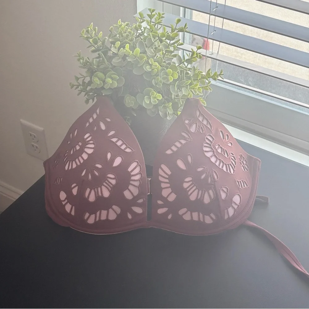 Womens Shade & Shore Burgundy Laser Cut Bikini Top 38DD - Picture 1 of 5